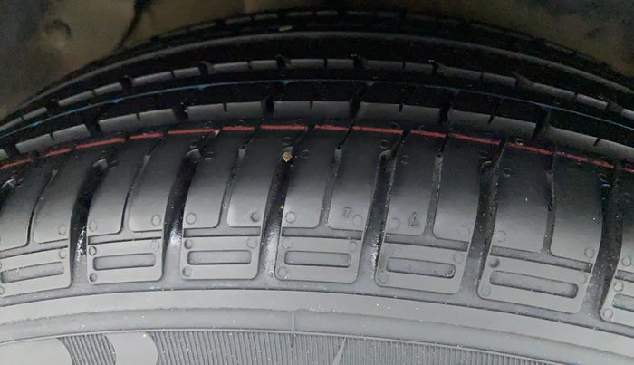 2018 Hyundai Creta SX 1.6 PETROL, Petrol, Manual, 1,06,506 km, Right Rear Tyre Tread