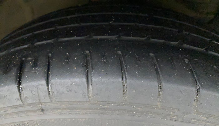 2018 Hyundai Creta SX 1.6 PETROL, Petrol, Manual, 1,06,506 km, Right Front Tyre Tread
