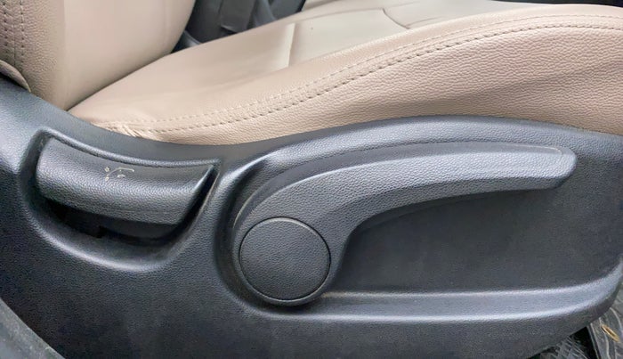 2018 Hyundai Creta SX 1.6 PETROL, Petrol, Manual, 1,06,506 km, Driver Side Adjustment Panel