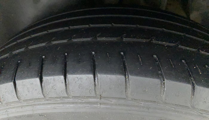 2018 Hyundai Creta SX 1.6 PETROL, Petrol, Manual, 1,06,506 km, Left Rear Tyre Tread