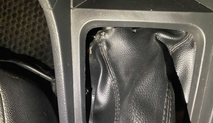 2017 Maruti Vitara Brezza ZDI PLUS, Diesel, Manual, 83,566 km, Gear lever - Boot cover slightly torn