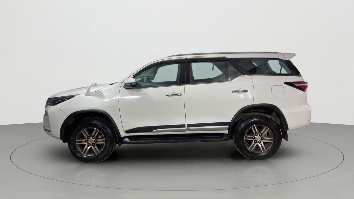 2022 Toyota Fortuner 4X2 MT 2.7 PETROL, Petrol, Manual, 5,830 km, Left Side