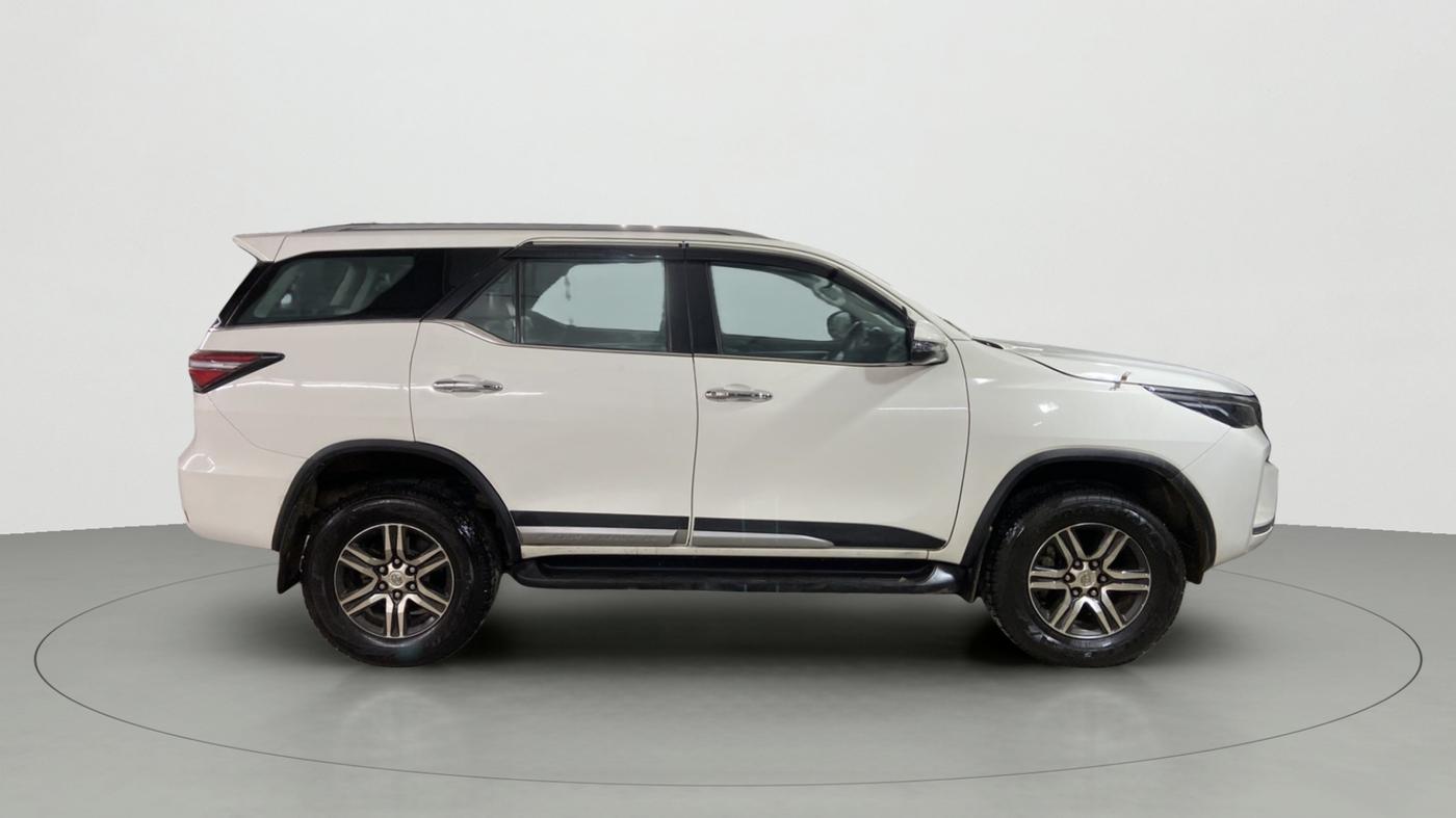 2022 Toyota Fortuner 4X2 MT 2.7 PETROL, Petrol, Manual, 5,830 km, Right Side View