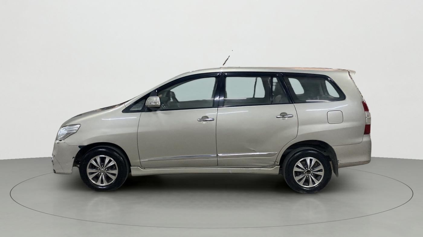 2015 Toyota Innova 2.5 VX 7 STR, Diesel, Manual, 1,04,654 km, Left Side