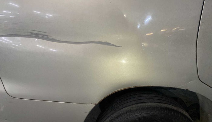 2015 Toyota Innova 2.5 VX 7 STR, Diesel, Manual, 1,04,654 km, Right quarter panel - Slightly dented