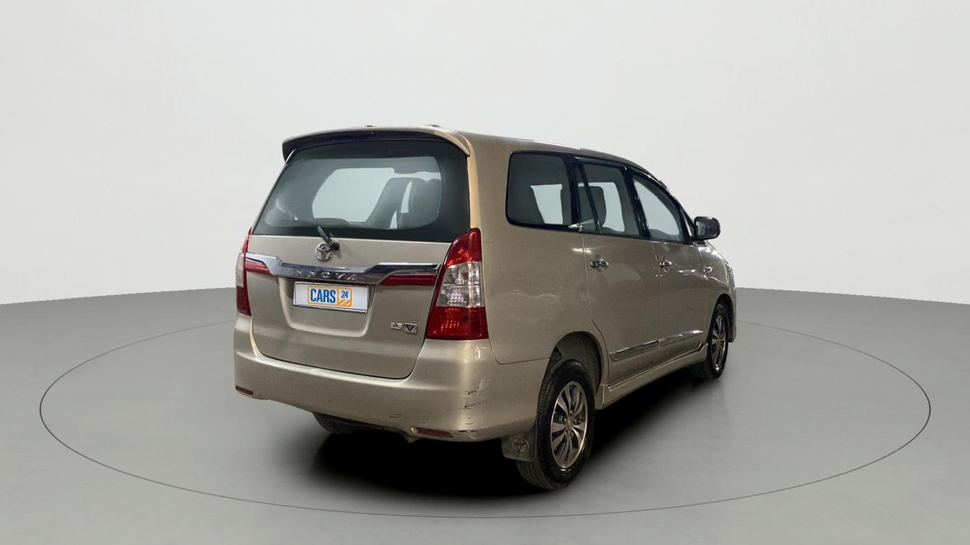 2015 Toyota Innova 2.5 VX 7 STR, Diesel, Manual, 1,04,654 km, Right Back Diagonal
