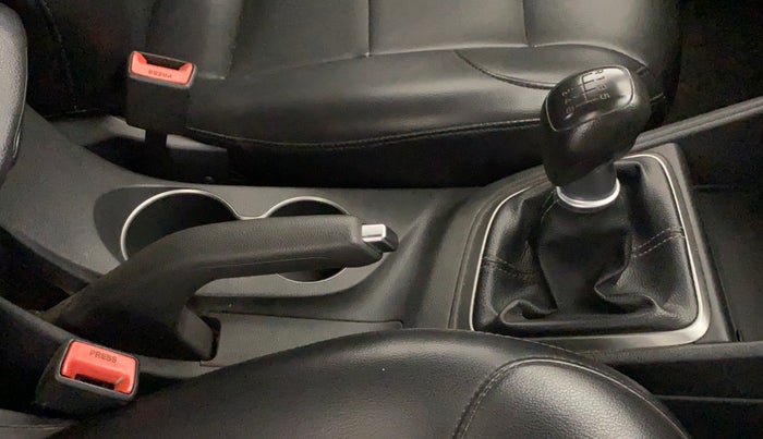 2018 Hyundai Verna 1.6 VTVT SX, Petrol, Manual, 74,702 km, Gear Lever
