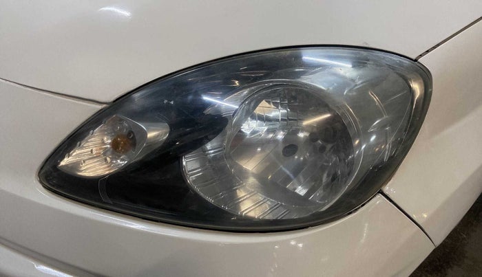 2015 Honda Amaze 1.2L I-VTEC S, Petrol, Manual, 94,896 km, Left headlight - Clamp has minor damage