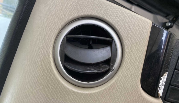 2018 Maruti Wagon R 1.0 VXI, Petrol, Manual, 52,419 km, AC Unit - Front vent has minor damage