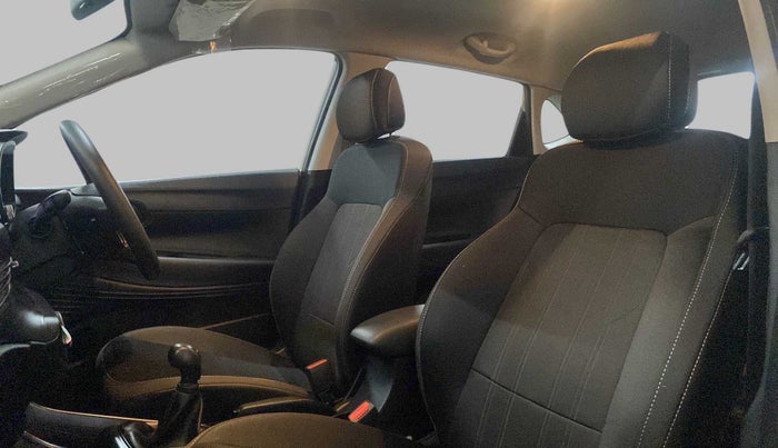 2021 Hyundai NEW I20 MAGNA 1.2 MT, Petrol, Manual, 1,830 km, Right Side Front Door Cabin