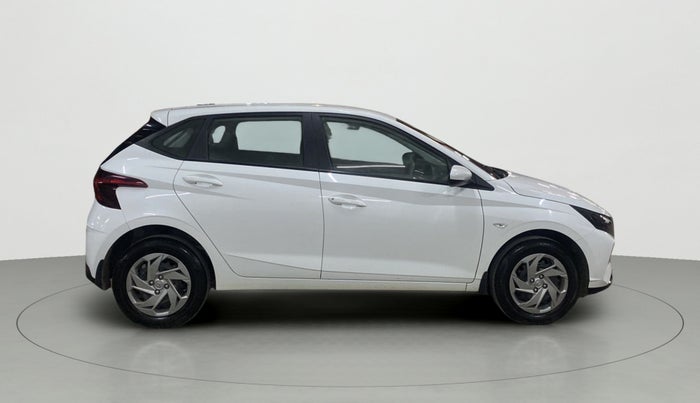 2021 Hyundai NEW I20 MAGNA 1.2 MT, Petrol, Manual, 1,830 km, Right Side View