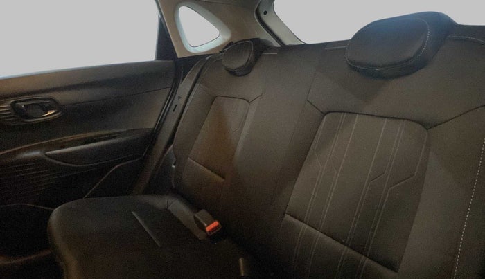 2021 Hyundai NEW I20 MAGNA 1.2 MT, Petrol, Manual, 1,830 km, Right Side Rear Door Cabin