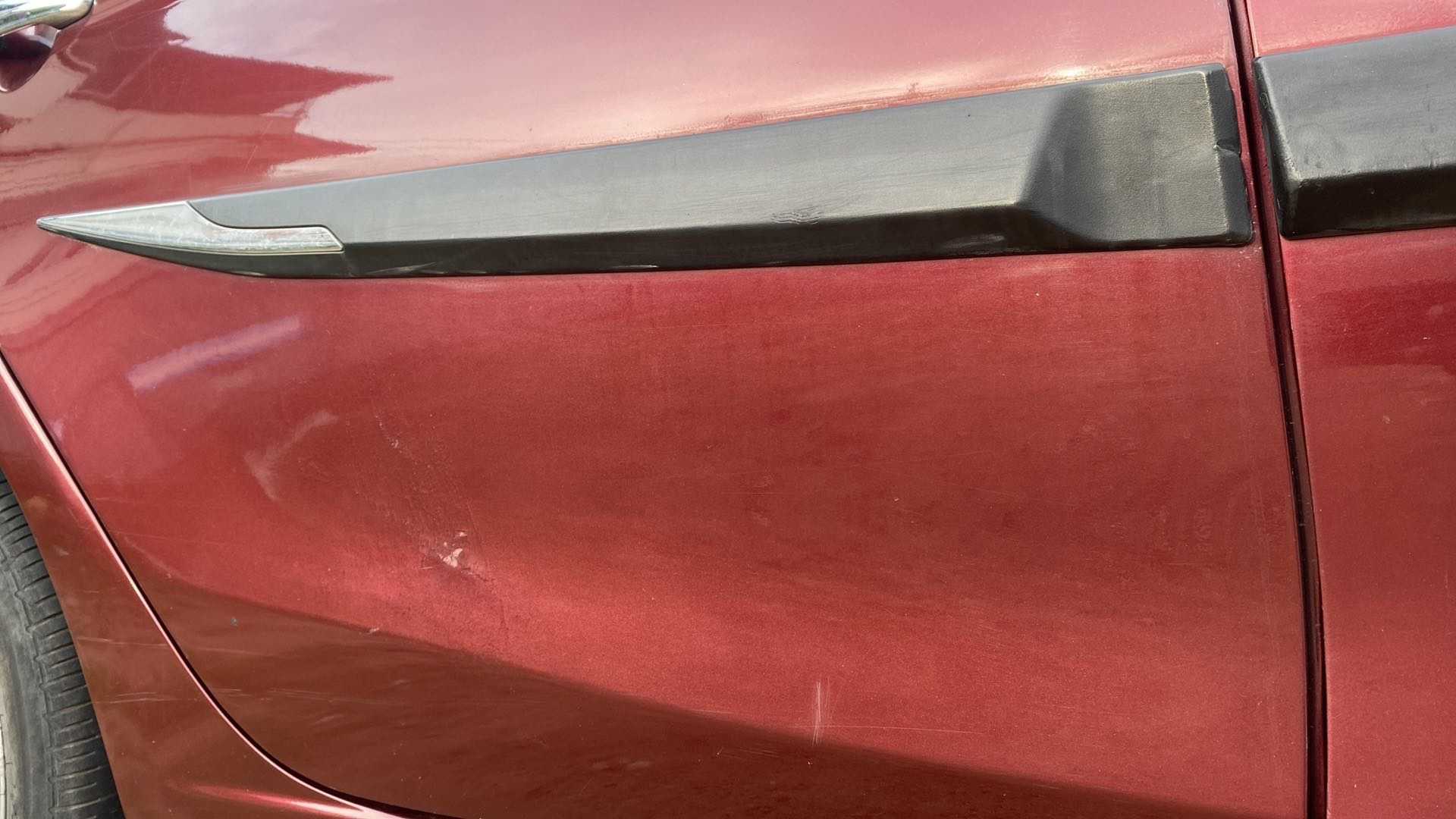 2015 Maruti Ciaz ZXI+, Petrol, Manual, 80,140 km, Right rear door - Minor scratches