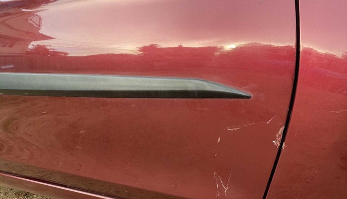 2015 Maruti Ciaz ZXI+, Petrol, Manual, 80,140 km, Driver-side door - Minor scratches