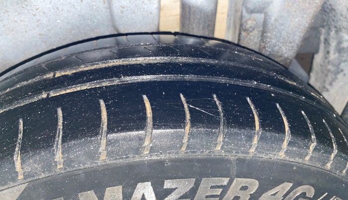 2014 Maruti Swift VXI, Petrol, Manual, 82,636 km, Left Rear Tyre Tread