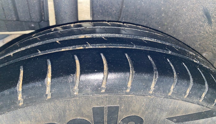 2014 Maruti Swift VXI, Petrol, Manual, 82,636 km, Right Rear Tyre Tread