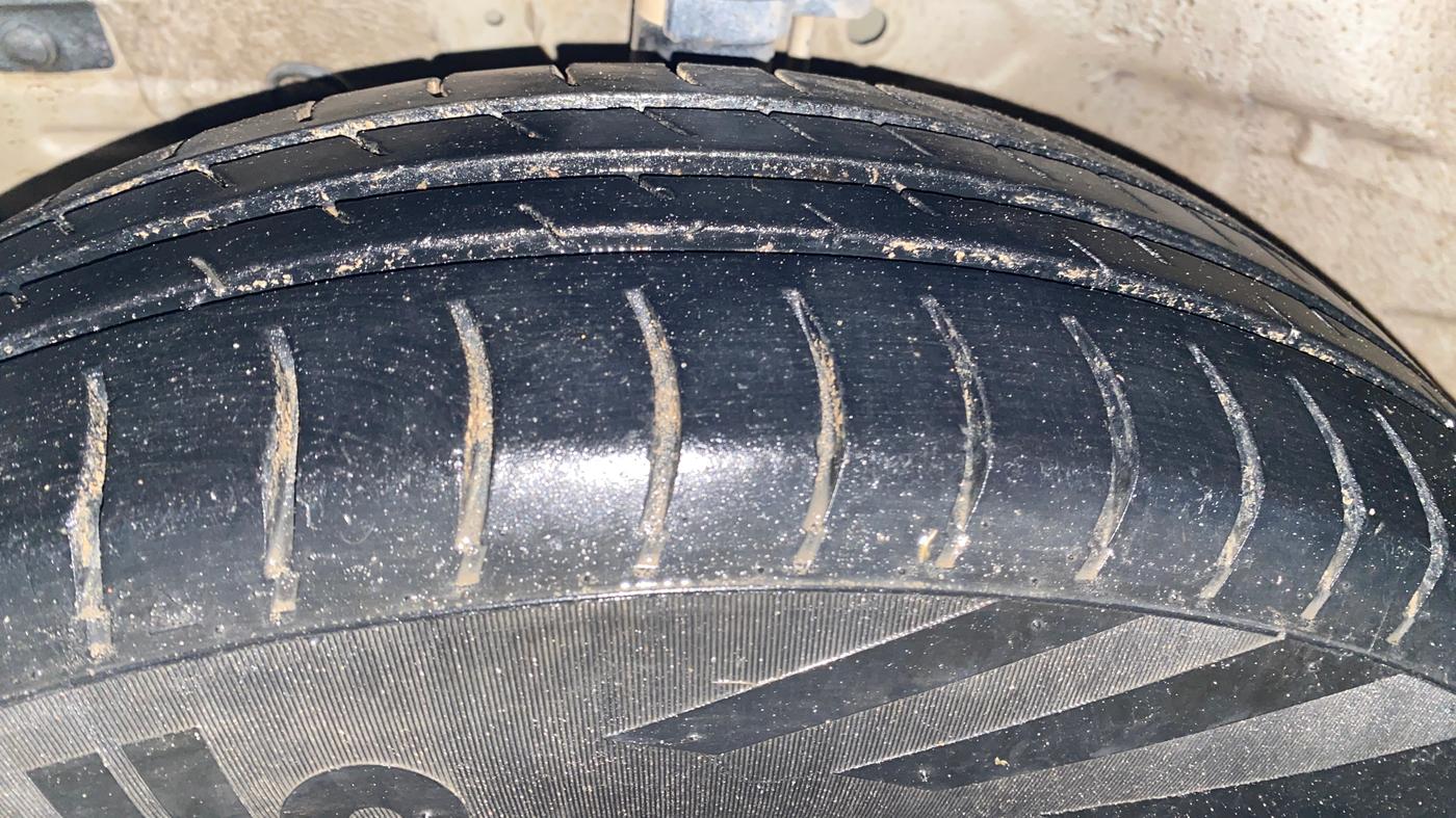 2014 Maruti Swift VXI, Petrol, Manual, 82,636 km, Left Front Tyre Tread