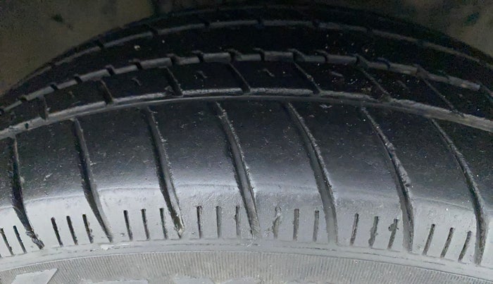 2019 Toyota YARIS J MT, Petrol, Manual, 1,17,543 km, Right Front Tyre Tread