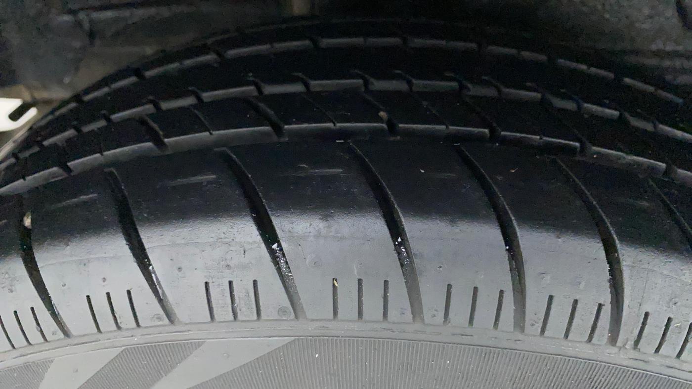 2019 Toyota YARIS J MT, Petrol, Manual, 1,17,543 km, Right Rear Tyre Tread