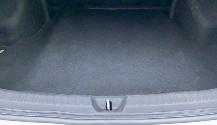 2019 Toyota YARIS J MT, Petrol, Manual, 1,17,543 km, Boot Inside