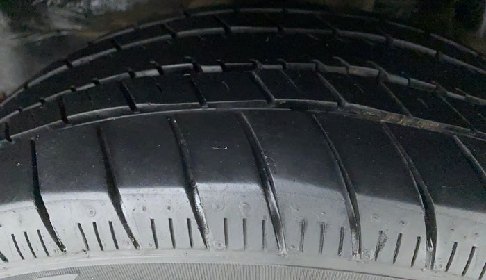 2019 Toyota YARIS J MT, Petrol, Manual, 1,17,543 km, Left Rear Tyre Tread