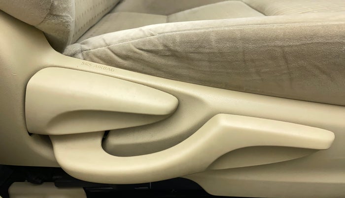 2019 Toyota YARIS J MT, Petrol, Manual, 1,17,543 km, Driver Side Adjustment Panel