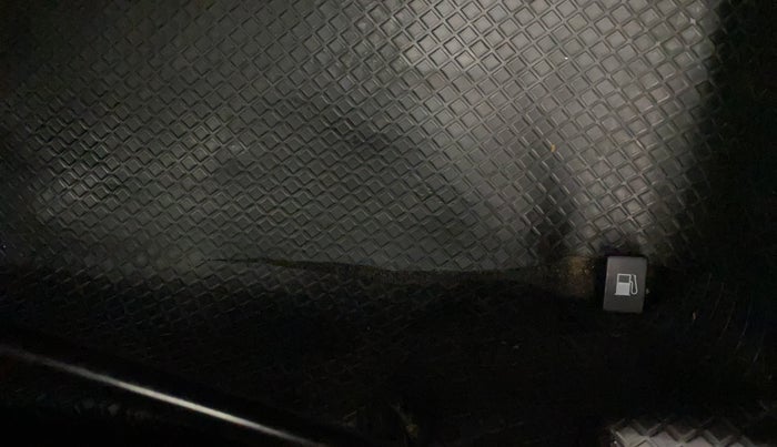 2020 Maruti Swift VXI, Petrol, Manual, 23,475 km, Flooring - Carpet is minor damage