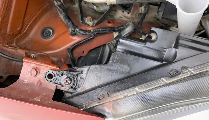 2017 Maruti Dzire ZXI PLUS AMT, Petrol, Automatic, 51,529 km, Right headlight - Clamp has minor damage