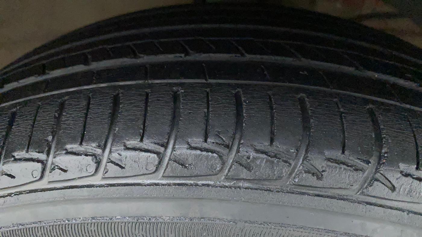 2017 Maruti Dzire ZXI PLUS AMT, Petrol, Automatic, 51,529 km, Right Front Tyre Tread