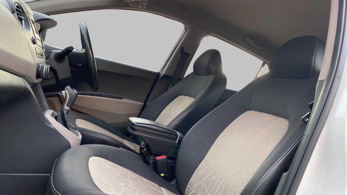 2016 Hyundai Grand i10 ASTA (O) AT 1.2 KAPPA VTVT, Petrol, Automatic, 68,678 km, Right Side Front Door Cabin