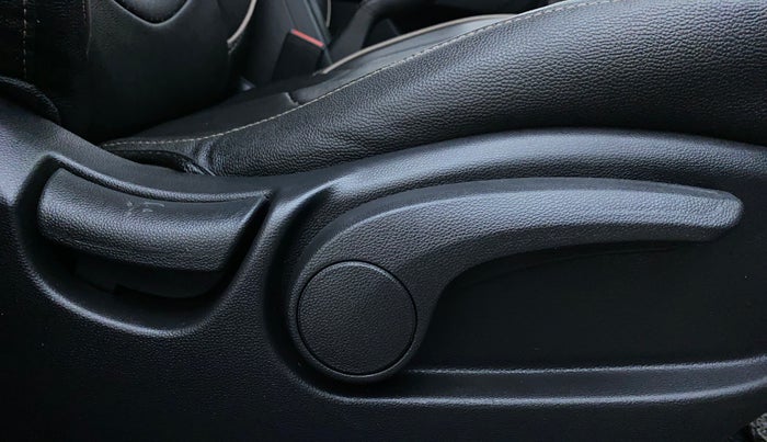 2017 Hyundai Creta SX PLUS 1.6 PETROL DUAL TONE, Petrol, Manual, 75,674 km, Driver Side Adjustment Panel