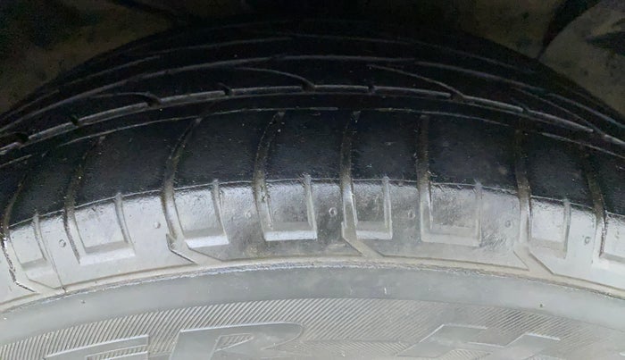 2017 Hyundai Creta SX PLUS 1.6 PETROL DUAL TONE, Petrol, Manual, 75,674 km, Right Front Tyre Tread