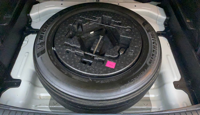 2017 Hyundai Creta SX PLUS 1.6 PETROL DUAL TONE, Petrol, Manual, 75,674 km, Spare Tyre