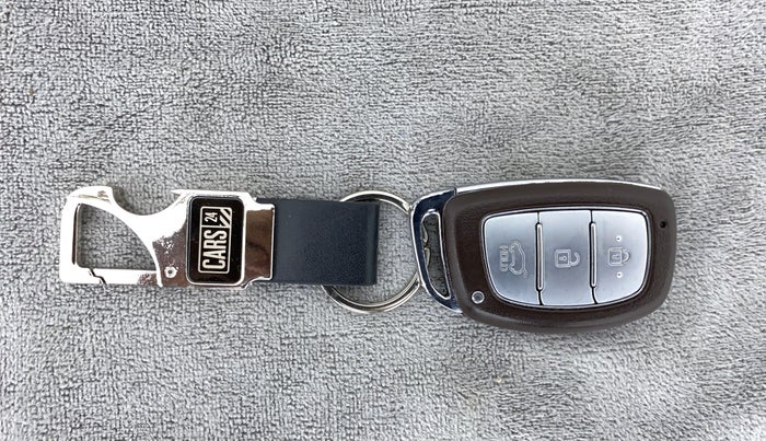 2017 Hyundai Creta SX PLUS 1.6 PETROL DUAL TONE, Petrol, Manual, 75,674 km, Key Close Up