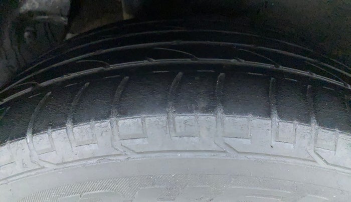 2017 Hyundai Creta SX PLUS 1.6 PETROL DUAL TONE, Petrol, Manual, 75,674 km, Right Rear Tyre Tread