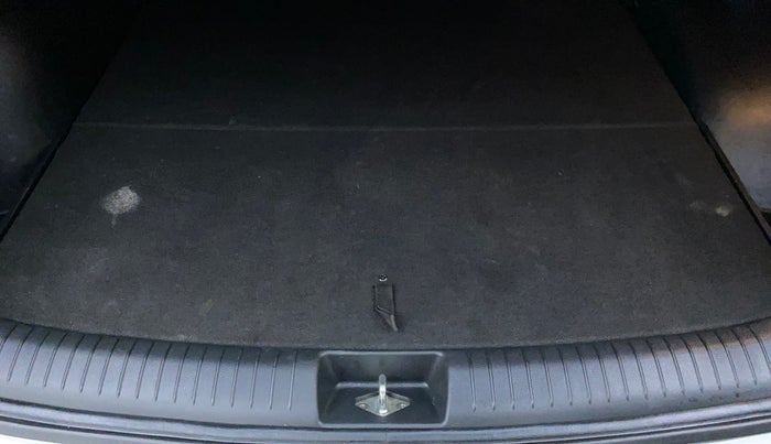 2017 Hyundai Creta SX PLUS 1.6 PETROL DUAL TONE, Petrol, Manual, 75,674 km, Boot Inside