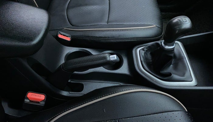 2017 Hyundai Creta SX PLUS 1.6 PETROL DUAL TONE, Petrol, Manual, 75,674 km, Gear Lever