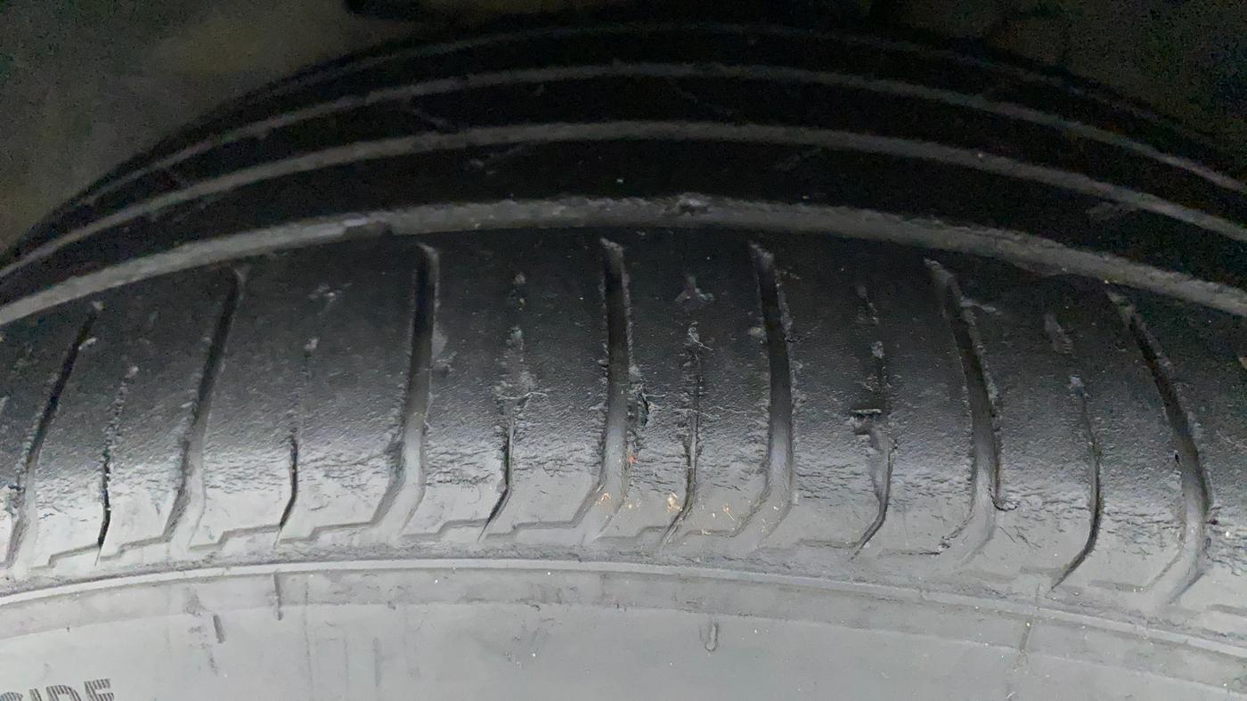 2020 Hyundai VENUE SX PLUS 1.0 TURBO DCT, Petrol, Automatic, 28,451 km, Left Front Tyre Tread