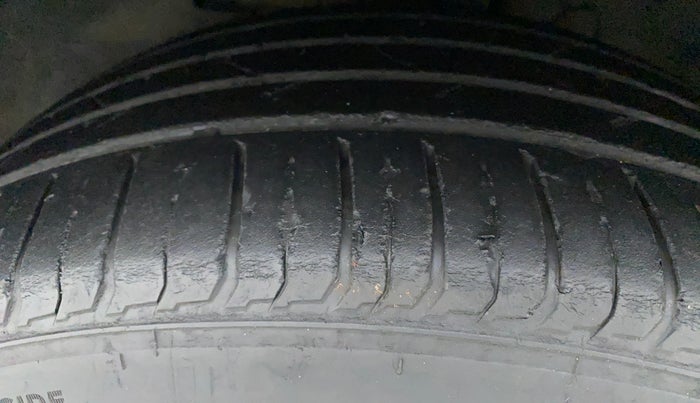 2020 Hyundai VENUE SX PLUS 1.0 TURBO DCT, Petrol, Automatic, 28,451 km, Left Front Tyre Tread