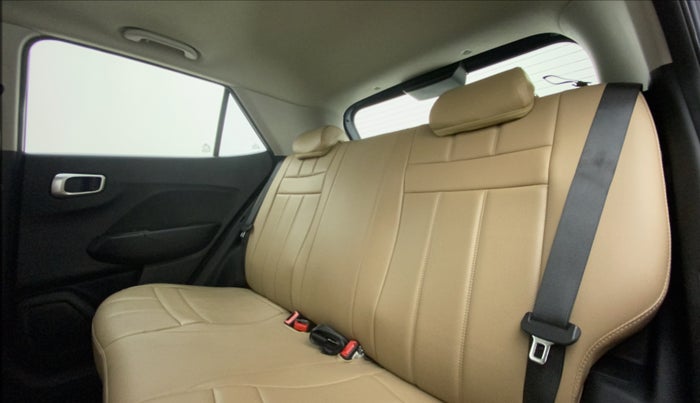 2020 Hyundai VENUE SX PLUS 1.0 TURBO DCT, Petrol, Automatic, 28,451 km, Right Side Rear Door Cabin