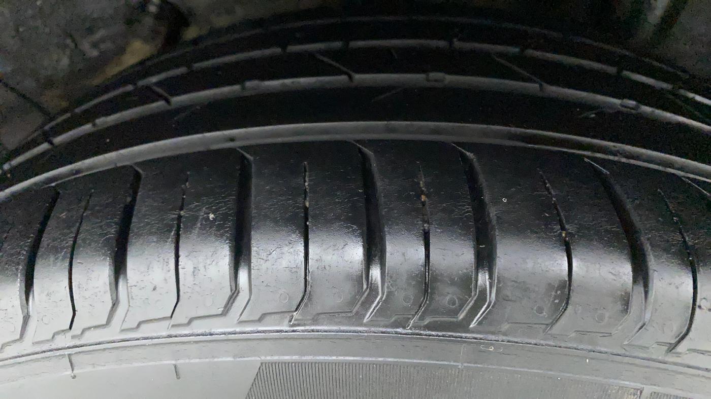 2020 Hyundai VENUE SX PLUS 1.0 TURBO DCT, Petrol, Automatic, 28,451 km, Left Rear Tyre Tread