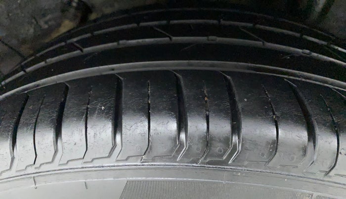 2020 Hyundai VENUE SX PLUS 1.0 TURBO DCT, Petrol, Automatic, 28,451 km, Left Rear Tyre Tread