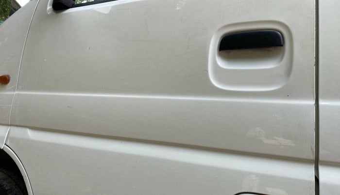2019 Maruti Eeco TOUR V 5 SEATER, Petrol, Manual, 52,186 km, Front passenger door - Minor scratches