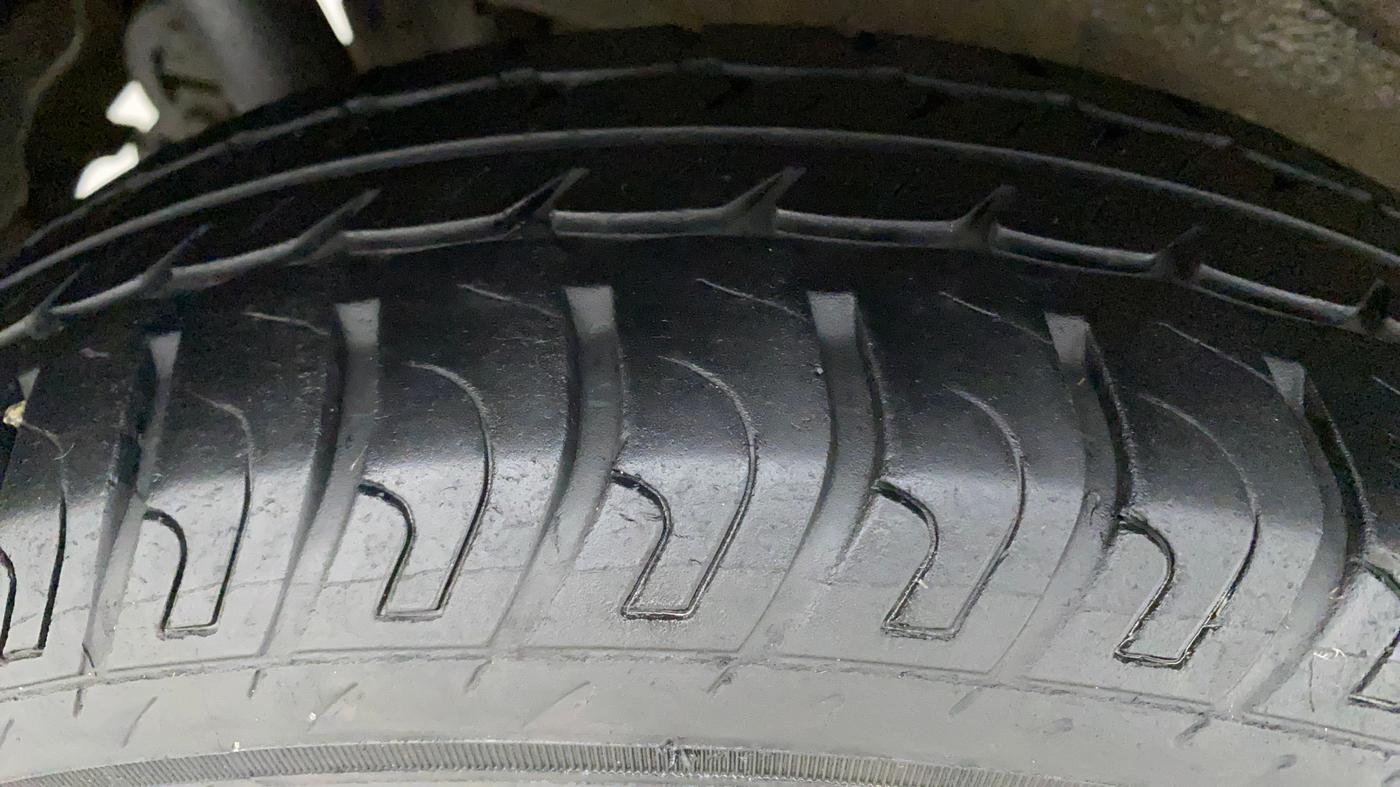 2014 Maruti Wagon R Stingray VXI, Petrol, Manual, 81,132 km, Right Rear Tyre Tread