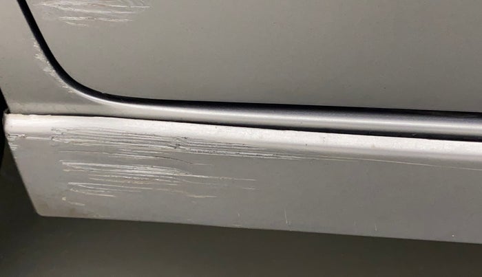 2014 Maruti Wagon R Stingray VXI, Petrol, Manual, 81,132 km, Right running board - Minor scratches