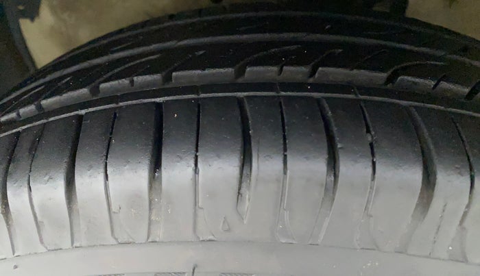 2017 Maruti Celerio ZXI, Petrol, Manual, 66,656 km, Left Front Tyre Tread