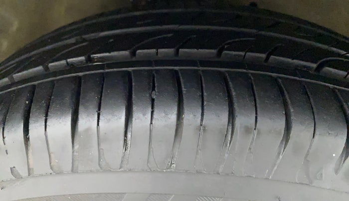 2017 Maruti Celerio ZXI, Petrol, Manual, 66,656 km, Right Front Tyre Tread