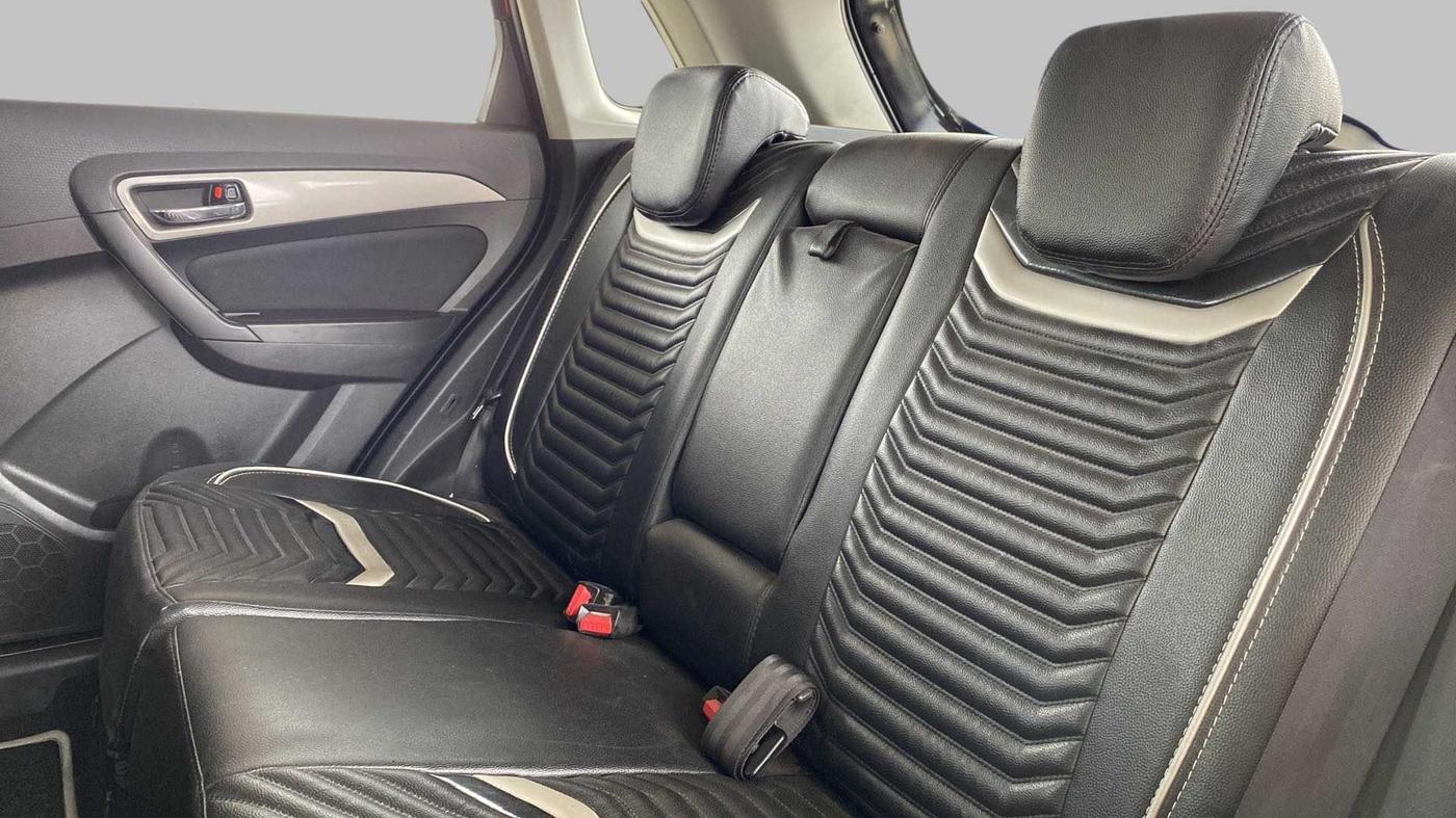 2016 Maruti Vitara Brezza ZDI PLUS DUAL TONE, Diesel, Manual, 68,761 km, Right Side Rear Door Cabin