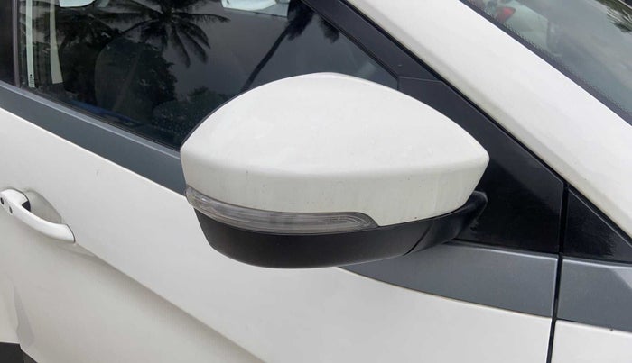 2018 Tata NEXON XZA PLUS DIESEL, Diesel, Automatic, 39,505 km, Right rear-view mirror - Minor noise
