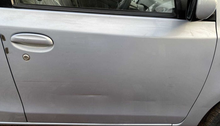 2011 Toyota Etios Liva G, Petrol, Manual, 78,102 km, Driver-side door - Minor scratches